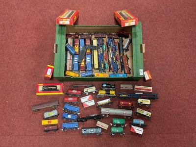Lot 411 - Approximately fifty-two 00 gauge modern image...