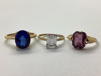 Lot 48 - A 9ct Gold Single Stone Ring, emerald cut,...