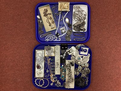 Lot 95 - A Collection of Modern Costume Jewellery, to...