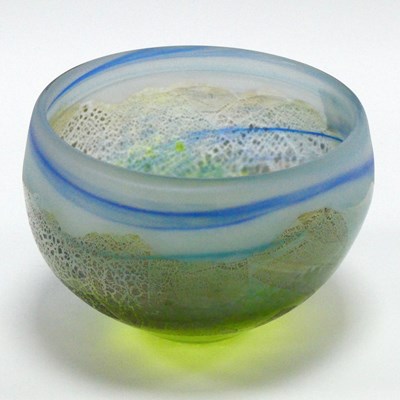 Lot 1002 - A Joy Greenhalgh Studio Glass 'Derbyshire' 'U'...