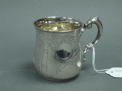 Lot 10 - Zeesung; A Decorative Chinese Mug, of baluster...