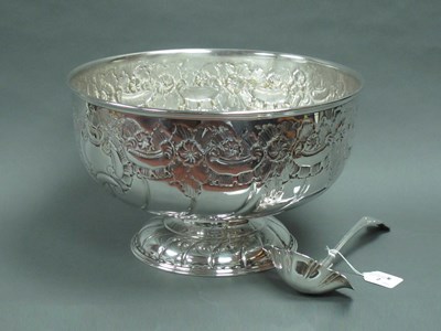 Lot 2 - A Large Viners Alpha Plate Pedestal Punch Bowl,...