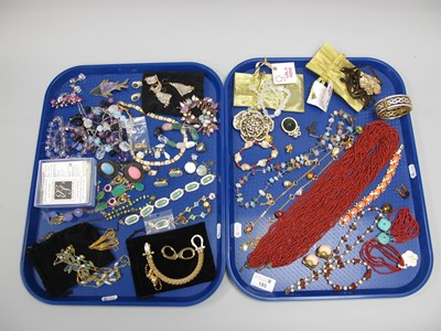 Lot 185 - A Collection of Modern Costume Jewellery, to...