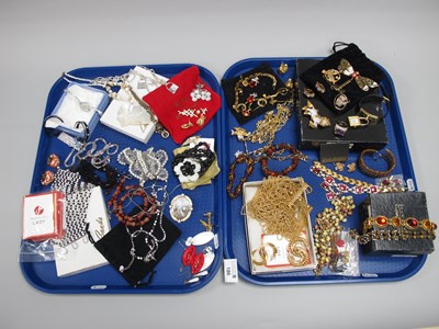 Lot 186 - A Collection of Modern Costume Jewellery, to...