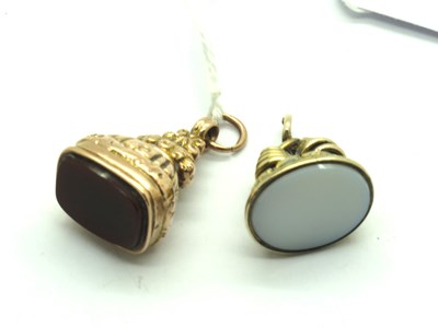 Lot 185 - A 9ct Rose Gold Hardstone Inset Seal Fob...