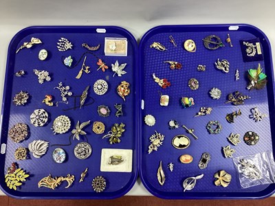 Lot 230 - A Collection of Assorted Brooches, to include...
