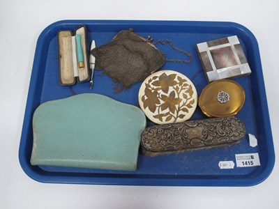Lot 1415 - A Group of Dressing and Grooming Items,...