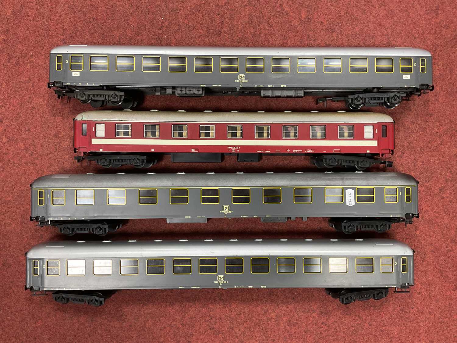 Lot 360 - Three Rivarossi 'O' Gauge/7mm Unboxed Bogie...