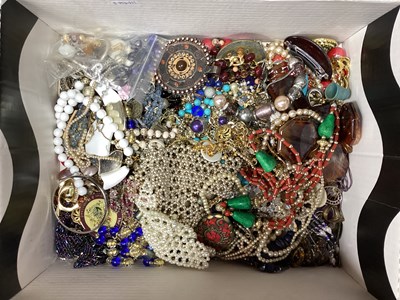 Lot 221 - A Quantity of Modern Costume Jewellery :- One...