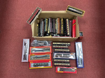 Lot 460 - Forty Two 'OO' Gauge/4mm UK Outline Coaches,...