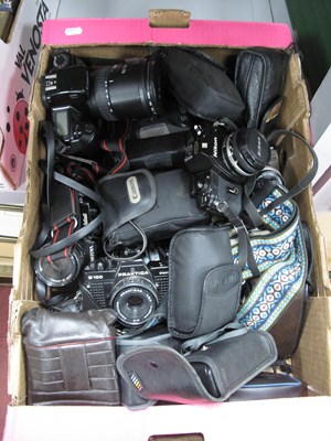 Lot 1027 - Cameras; Canon EOS 1000F N with Sigma 28-200mm...