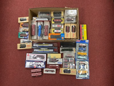 Lot 373 - Approximately Seventy 'HO' Gauge Continental...