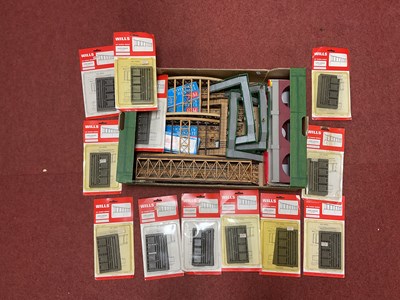 Lot 422 - A quantity of 00/HO bridges and components...