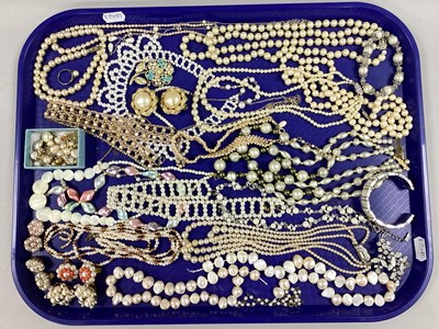 Lot 244 - A Freshwater Pearl Bead Necklace, (broken),...