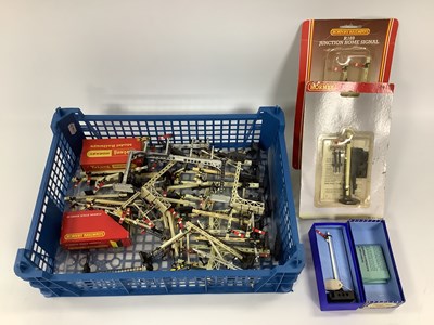 Lot 526 - A quantity of 00 gauge signals by Hornby-Dublo,...