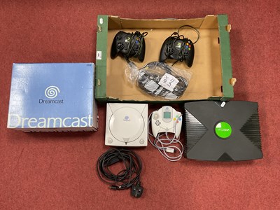 Lot 600 - A Boxed Sega #HKT-3030 Dreamcast Gaming...