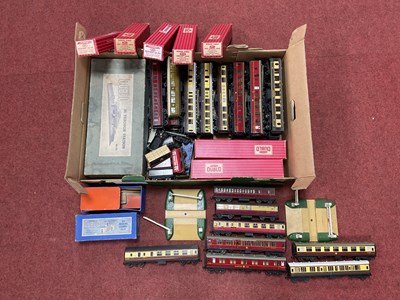 Lot 445 - A Quantity of Hornby Dublo 'OO' Gauge/4mm, to...