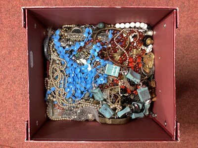 Lot 194 - A Quantity of Modern Costume Jewellery :- One...