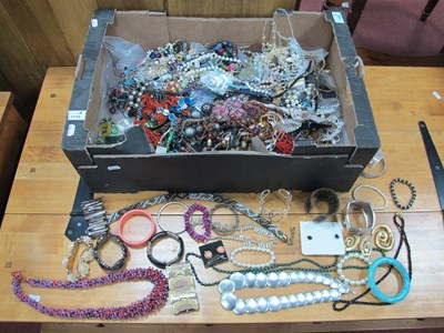 Lot 1110 - Assorted Costume Jewellery, brooches,...
