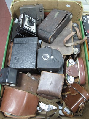 Lot 1001 - Cameras; Ikoflex TLR, Solida II folding,...