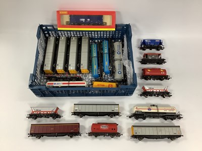 Lot 491 - Twenty-one items of 00 gauge modern image...