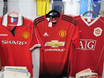 Lot 463 - Football Shirts - Manchester United, Homes...