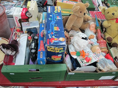 Lot 1154 - A Quantity of Vintage Toys and Games to...