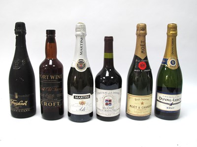 Lot 1544 - Mixed Wines - Moet & Chandon Champagne;...