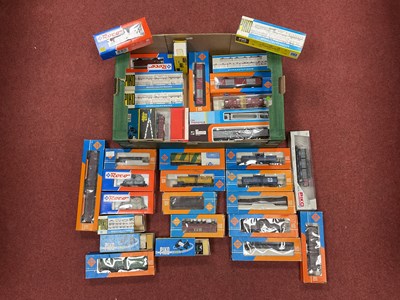 Lot 375 - Approximately thirty-five boxed HO scale...