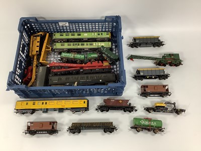 Lot 495 - Approximately twenty-one 00 gauge engineering...