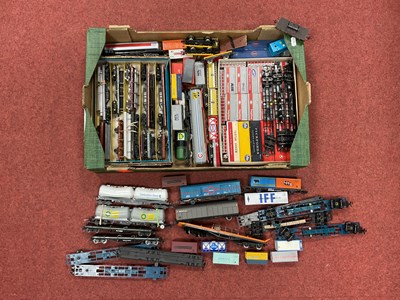 Lot 348 - Approximately thirty-five mainly modern image...