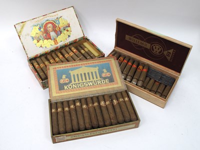 Lot 1490 - Cigars - Willem II History Cigars, opened box...