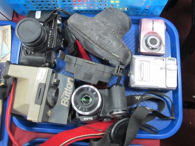 Lot 1386 - A group of vintage cameras, including Asahi...
