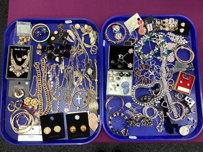 Lot 265 - A Collection of Modern Costume Jewellery,...