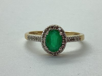 Lot 75 - A Dainty 9ct Gold Oval Cluster Ring, the claw...
