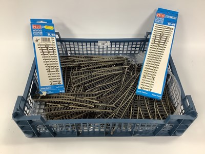 Lot 497 - Approximately fifty 00 gauge points by Hornby...