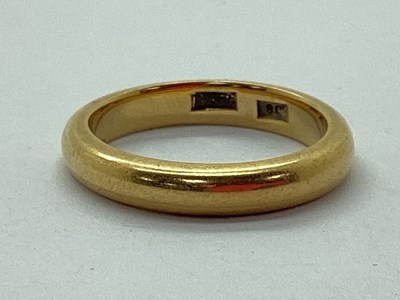 Lot 62 - A Plain Wedding Band, stamped "18C" (finger...