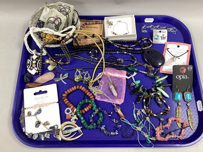 Lot 277 - A Collection of Assorted Hardstone and Other...