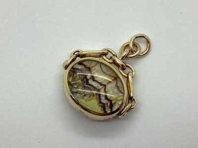 Lot 109 - A 9ct Gold Blue John and Mother of Pearl Inset...