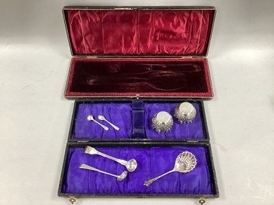 Lot 38 - A Georgian Hallmarked Silver Fiddle and Thread...