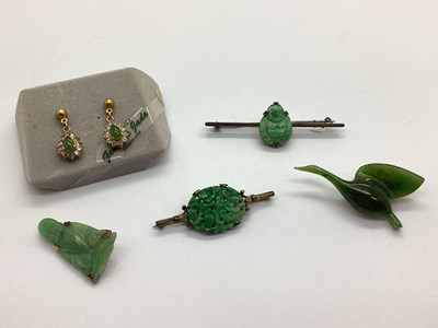 Lot 118 - A Vintage Carved Jade Set Brooch, the oval...