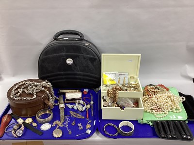 Lot 211 - A Collection of Vintage and Later Jewellery...