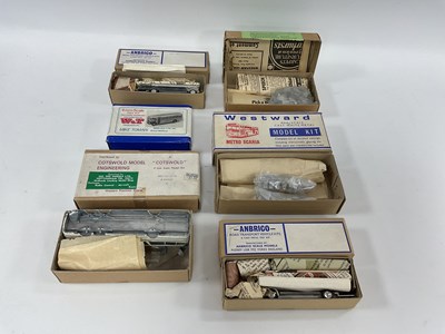 Lot 842 - Six boxed 00 gauge 4mm scale cast metal road...