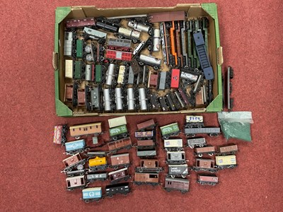 Lot 350 - Approximately eighty-five 00 gauge wagons and...