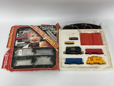 Lot 778 - A boxed Hornby 00 gauge clockwork train set,...