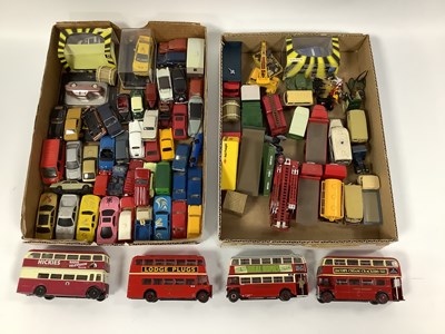 Lot 464 - Approximately seventy 00 scale model road...