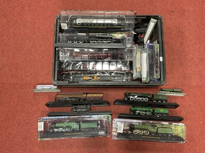 Lot 455 - Approximately eighteen 00 gauge (4mm scale)...