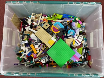 Lot 691 - A Quantity of Predominantly Loose Lego and...