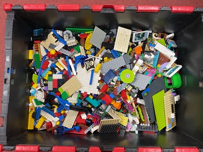 Lot 686 - A Quantity of Predominantly Loose Lego and...