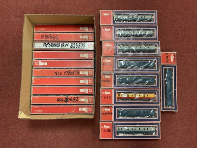 Lot 495 - Nineteen Lima OO Gauge Coaches, Parcel/Guards...